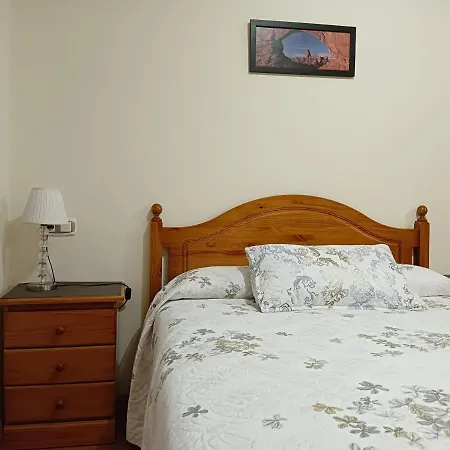 Chevere Rojo-huca Apartman Oviedo